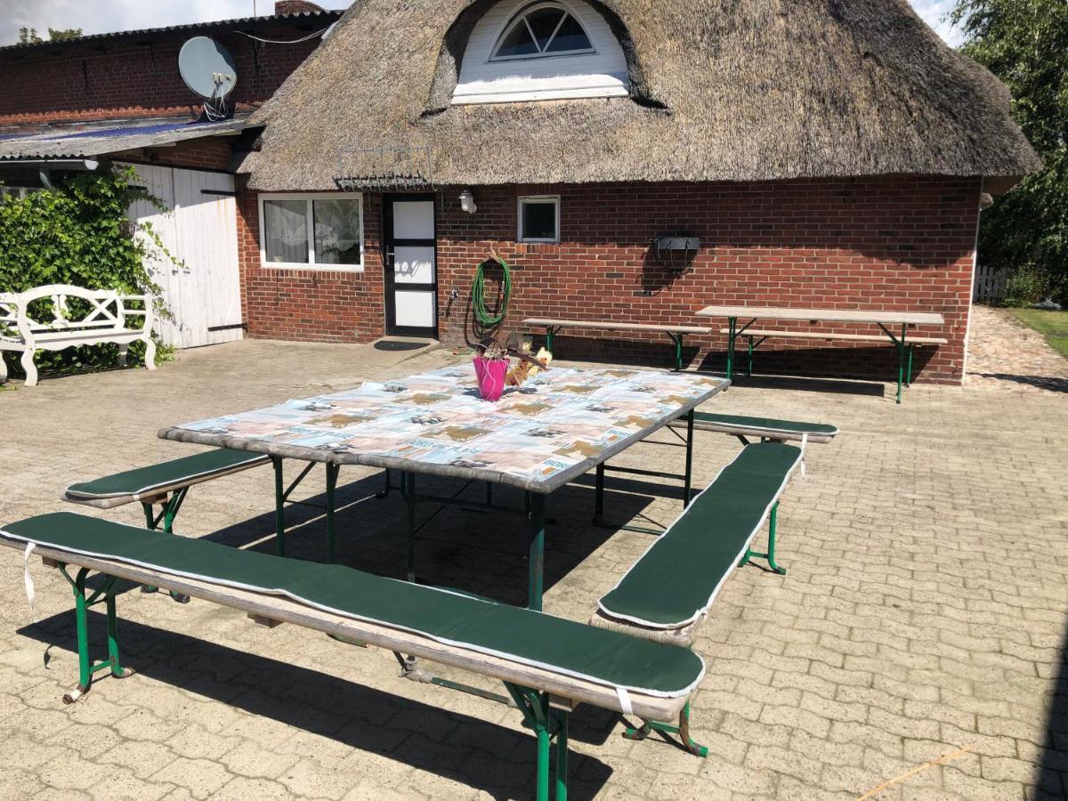 Grosszuegiges Reetdachhaus An Der Nordsee Langenhorn Exterior foto
